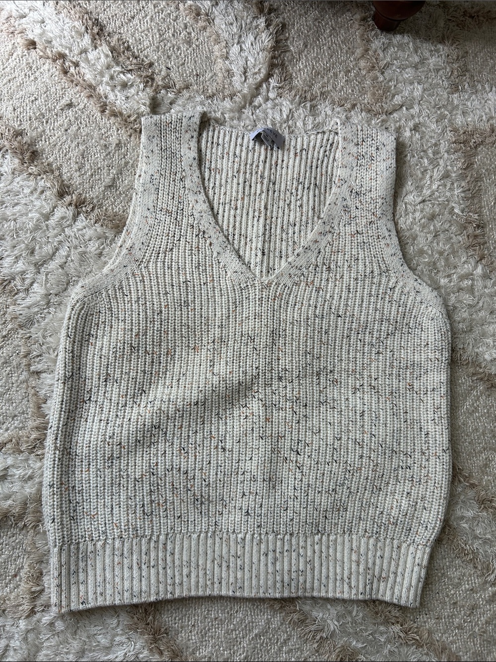 Evereve cotton blend v-neck knit tank